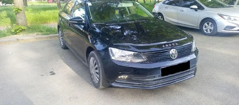 Продам volkswagen jetta в хорошем состоянии, полная комплектация, все вопросы по телефону. год выпуска:2015г. в. цвет:черный объем двигателя:1.6л топливо:бензин кпп:механика 5-ти ступка документы:хозяин город:мариуполь цена:850т. р тел. , :+79496135573 +79498101517 - фотография - 3
