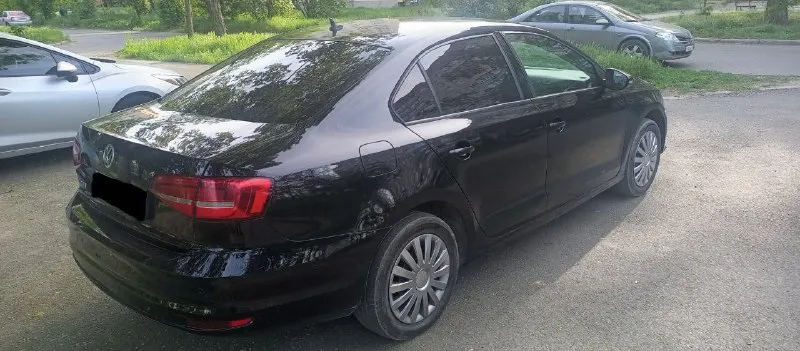 Продам volkswagen jetta в хорошем состоянии, полная комплектация, все вопросы по телефону. год выпуска:2015г. в. цвет:черный объем двигателя:1.6л топливо:бензин кпп:механика 5-ти ступка документы:хозяин город:мариуполь цена:850т. р тел. , :+79496135573 +79498101517 - фотография - 5
