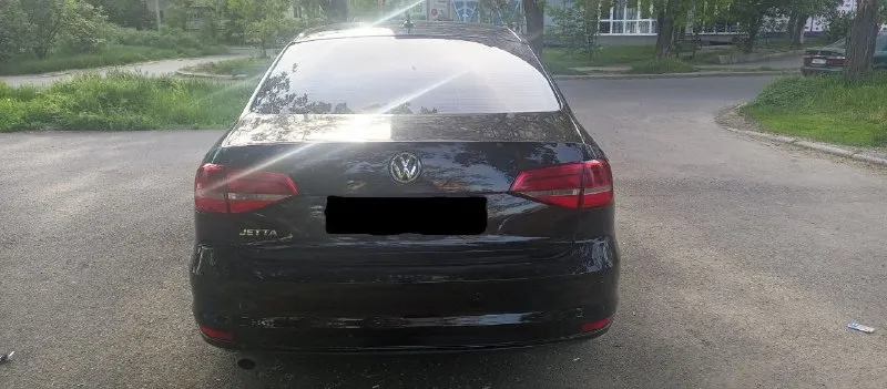 Продам volkswagen jetta в хорошем состоянии, полная комплектация, все вопросы по телефону. год выпуска:2015г. в. цвет:черный объем двигателя:1.6л топливо:бензин кпп:механика 5-ти ступка документы:хозяин город:мариуполь цена:850т. р тел. , :+79496135573 +79498101517 - фотография - 6