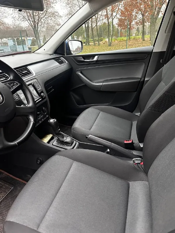 Продам skoda rapid 2018 года, автомат, автомобиль в отличном состоянии, бережная семейная эксплуатация (автомобиль был всю жизнь в одной семье, один хозяин !). вся геометрия кузова ровная, кузов в заводском окрасе, заводские швы и герметики сохранены. машина технически идеальна двигатель 1.6 л, 110 л. с. — работает без нареканий, не расходует масло. переключается плавно и чётко. подвеска мягкая, без стуков и посторонних шумов. кузов в отличном состоянии: ни рыжиков, ни коррозии, ни гнили. днище, пороги, стаканы, лонжероны, арки, низа дверей — всё целое, как новое. салон и багажник: автотека идеальная, без дтп, без выплат, без расчетов, зелень ✅ всё аккуратно донецк, цeна 🎁1 220 000 торг у капота, +79493303716 (тeлeгpам так жe на этом номepe). покупайте авто у проверенных продавцов, смотрите мой профиль телеграм (+79493303716 или мой ник avto_lider_dnr) там все отзывы моих клиентов ✅ 📲 tg: @avto_lider_dnr 📞 +7(949)3303716 📲 tg: @da83robot 📞 звоните: +7(949)3303716 - фотография - 8