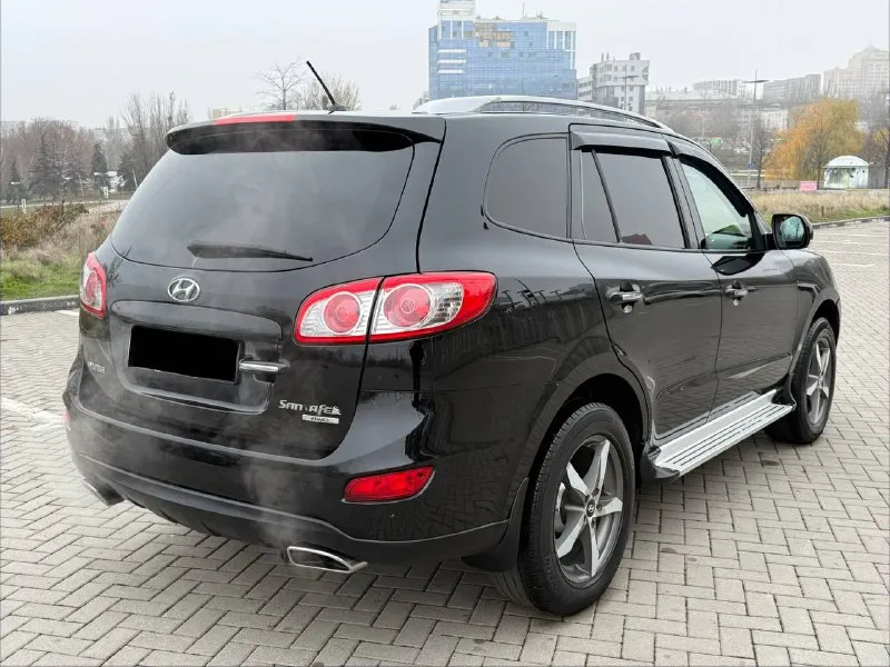 Продам hyundai santa fe 2.4 бензин/газ год выпуска 2011 состояние идеальное. без вмятин царапин и рыжиков сервисные книги. в родном окрасе кнопка star - stop без ключевой доступ вложений не требует! любое оформление! салон не затертый не порваный резина новая авто полностью обслужена до мелочей работает ровно. коробка переключает идеально климат контроль работает все жидкости заменены! стекла все родные каждая кнопка работает) цена 1.295₽ +7-949-794-46-27 остольные вопросы по телефону звоните в любое время. 📲 tg: евгений 📞 звоните: +7(949)7944627 - фотография - 4