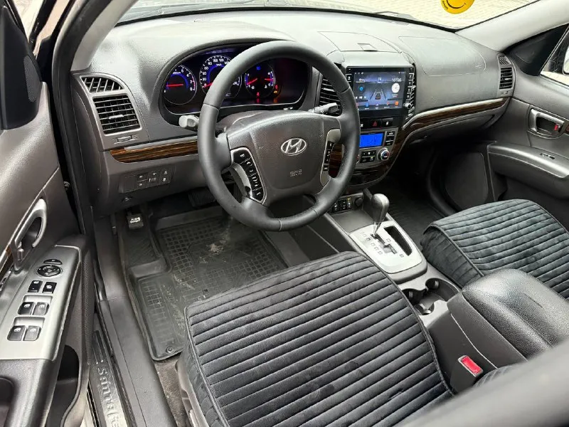 Продам hyundai santa fe 2.4 бензин/газ год выпуска 2011 состояние идеальное. без вмятин царапин и рыжиков сервисные книги. в родном окрасе кнопка star - stop без ключевой доступ вложений не требует! любое оформление! салон не затертый не порваный резина новая авто полностью обслужена до мелочей работает ровно. коробка переключает идеально климат контроль работает все жидкости заменены! стекла все родные каждая кнопка работает) цена 1.295₽ +7-949-794-46-27 остольные вопросы по телефону звоните в любое время. 📲 tg: евгений 📞 звоните: +7(949)7944627 - фотография - 7