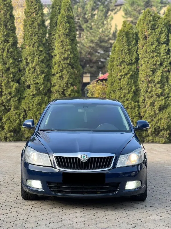Шкода октавия а5 skoda octavia a5 🗓️ год выпуска: 2011г. 🛣️ пробег: 199.000 км родной 🕹️ мотор и кпп: 1.8 tsi в связке с 7-ми ступенчатой мокрой dsg !!! мотор работает без нареканий, динамика отличная, расход приятный, не дымит не троит ошибок не имеет ! замена масла каждые 6тыс, замена цепи была на 180.000!!! коробка в отличном состоянии, не пинает не затягивает по кузову есть жизненные коцки ( не критично ) лкп освежалось без шпаклевки по ходовой вопросов нет 🛠️ комплектация максимальная elegance: эгур, абс, ebd, дхо, бортовой компьютер, система курсовой устойчивости, датчик света и дождя, адаптивный свет, круиз контроль, мультируль, 2х зонный климат контроль, подогрев всех 4х сидений, полный электропакет, парктроники, электро зеркала с подогревом, 6 подушек безопасности ! легкосплавные диски r16 аудиосистема bolero на 8 динамиков 2 комплекта колес 2 комплекта ключей сервисные книги 💰 цена: 889 руб. торг 🏙️ город: донецк +79495592702 - фотография - 2