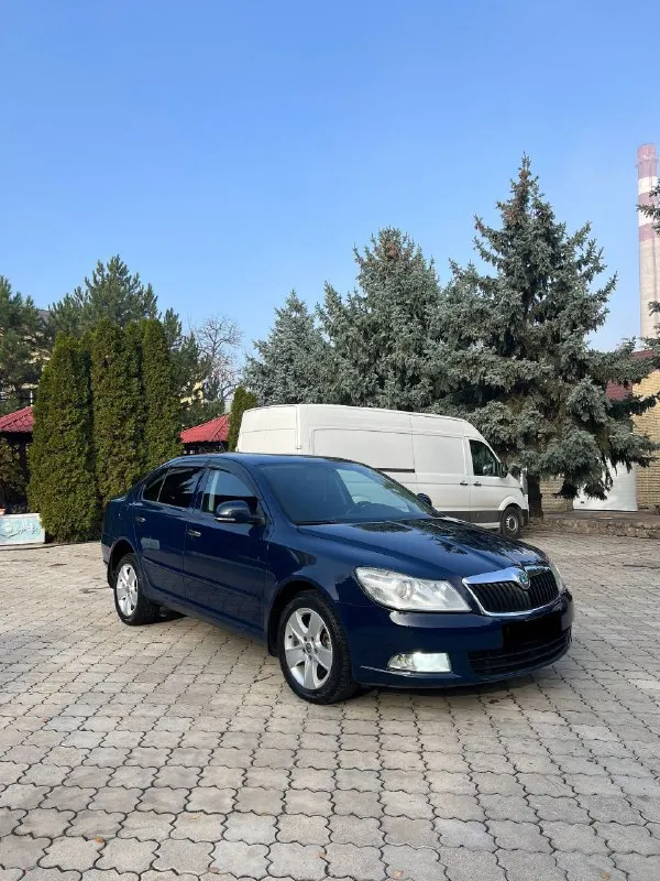 Шкода октавия а5 skoda octavia a5 🗓️ год выпуска: 2011г. 🛣️ пробег: 199.000 км родной 🕹️ мотор и кпп: 1.8 tsi в связке с 7-ми ступенчатой мокрой dsg !!! мотор работает без нареканий, динамика отличная, расход приятный, не дымит не троит ошибок не имеет ! замена масла каждые 6тыс, замена цепи была на 180.000!!! коробка в отличном состоянии, не пинает не затягивает по кузову есть жизненные коцки ( не критично ) лкп освежалось без шпаклевки по ходовой вопросов нет 🛠️ комплектация максимальная elegance: эгур, абс, ebd, дхо, бортовой компьютер, система курсовой устойчивости, датчик света и дождя, адаптивный свет, круиз контроль, мультируль, 2х зонный климат контроль, подогрев всех 4х сидений, полный электропакет, парктроники, электро зеркала с подогревом, 6 подушек безопасности ! легкосплавные диски r16 аудиосистема bolero на 8 динамиков 2 комплекта колес 2 комплекта ключей сервисные книги 💰 цена: 889 руб. торг 🏙️ город: донецк +79495592702 - фотография - 3
