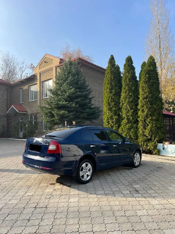 Шкода октавия а5 skoda octavia a5 🗓️ год выпуска: 2011г. 🛣️ пробег: 199.000 км родной 🕹️ мотор и кпп: 1.8 tsi в связке с 7-ми ступенчатой мокрой dsg !!! мотор работает без нареканий, динамика отличная, расход приятный, не дымит не троит ошибок не имеет ! замена масла каждые 6тыс, замена цепи была на 180.000!!! коробка в отличном состоянии, не пинает не затягивает по кузову есть жизненные коцки ( не критично ) лкп освежалось без шпаклевки по ходовой вопросов нет 🛠️ комплектация максимальная elegance: эгур, абс, ebd, дхо, бортовой компьютер, система курсовой устойчивости, датчик света и дождя, адаптивный свет, круиз контроль, мультируль, 2х зонный климат контроль, подогрев всех 4х сидений, полный электропакет, парктроники, электро зеркала с подогревом, 6 подушек безопасности ! легкосплавные диски r16 аудиосистема bolero на 8 динамиков 2 комплекта колес 2 комплекта ключей сервисные книги 💰 цена: 889 руб. торг 🏙️ город: донецк +79495592702 - фотография - 4