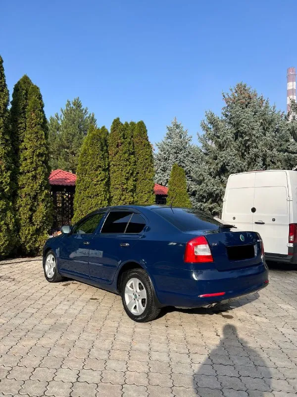 Шкода октавия а5 skoda octavia a5 🗓️ год выпуска: 2011г. 🛣️ пробег: 199.000 км родной 🕹️ мотор и кпп: 1.8 tsi в связке с 7-ми ступенчатой мокрой dsg !!! мотор работает без нареканий, динамика отличная, расход приятный, не дымит не троит ошибок не имеет ! замена масла каждые 6тыс, замена цепи была на 180.000!!! коробка в отличном состоянии, не пинает не затягивает по кузову есть жизненные коцки ( не критично ) лкп освежалось без шпаклевки по ходовой вопросов нет 🛠️ комплектация максимальная elegance: эгур, абс, ebd, дхо, бортовой компьютер, система курсовой устойчивости, датчик света и дождя, адаптивный свет, круиз контроль, мультируль, 2х зонный климат контроль, подогрев всех 4х сидений, полный электропакет, парктроники, электро зеркала с подогревом, 6 подушек безопасности ! легкосплавные диски r16 аудиосистема bolero на 8 динамиков 2 комплекта колес 2 комплекта ключей сервисные книги 💰 цена: 889 руб. торг 🏙️ город: донецк +79495592702 - фотография - 5