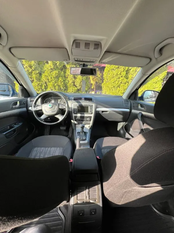 Шкода октавия а5 skoda octavia a5 🗓️ год выпуска: 2011г. 🛣️ пробег: 199.000 км родной 🕹️ мотор и кпп: 1.8 tsi в связке с 7-ми ступенчатой мокрой dsg !!! мотор работает без нареканий, динамика отличная, расход приятный, не дымит не троит ошибок не имеет ! замена масла каждые 6тыс, замена цепи была на 180.000!!! коробка в отличном состоянии, не пинает не затягивает по кузову есть жизненные коцки ( не критично ) лкп освежалось без шпаклевки по ходовой вопросов нет 🛠️ комплектация максимальная elegance: эгур, абс, ebd, дхо, бортовой компьютер, система курсовой устойчивости, датчик света и дождя, адаптивный свет, круиз контроль, мультируль, 2х зонный климат контроль, подогрев всех 4х сидений, полный электропакет, парктроники, электро зеркала с подогревом, 6 подушек безопасности ! легкосплавные диски r16 аудиосистема bolero на 8 динамиков 2 комплекта колес 2 комплекта ключей сервисные книги 💰 цена: 889 руб. торг 🏙️ город: донецк +79495592702 - фотография - 8