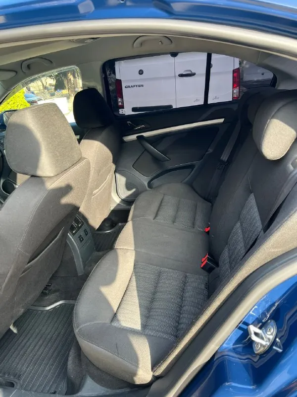 Шкода октавия а5 skoda octavia a5 🗓️ год выпуска: 2011г. 🛣️ пробег: 199.000 км родной 🕹️ мотор и кпп: 1.8 tsi в связке с 7-ми ступенчатой мокрой dsg !!! мотор работает без нареканий, динамика отличная, расход приятный, не дымит не троит ошибок не имеет ! замена масла каждые 6тыс, замена цепи была на 180.000!!! коробка в отличном состоянии, не пинает не затягивает по кузову есть жизненные коцки ( не критично ) лкп освежалось без шпаклевки по ходовой вопросов нет 🛠️ комплектация максимальная elegance: эгур, абс, ebd, дхо, бортовой компьютер, система курсовой устойчивости, датчик света и дождя, адаптивный свет, круиз контроль, мультируль, 2х зонный климат контроль, подогрев всех 4х сидений, полный электропакет, парктроники, электро зеркала с подогревом, 6 подушек безопасности ! легкосплавные диски r16 аудиосистема bolero на 8 динамиков 2 комплекта колес 2 комплекта ключей сервисные книги 💰 цена: 889 руб. торг 🏙️ город: донецк +79495592702 - фотография - 9