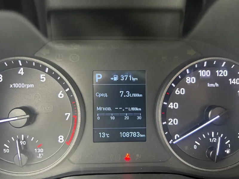 Hyundai solaris 2017, 1.6 at пробег: 109 тыс. км птс оригинал, я хозяин. состояние: стёкла оригинальные (лобовое без дефектов); кузов ровный; салон чистый. комплектация: кондиционер, подогрев сидений/руля, электрозеркала, мультируль, 4 стеклоподъёмника, антизанос, датчик давления шин, сигнализация с автозапуском, парктроники, круиз‑контроль. два комплекта колес и ключей. не такси !!! без залогов и арестов. обслужен, любые проверки. цена 1.285.000. также возможна продажа в кредит. 📞 +7 (918) 693-14-14 - фотография - 5