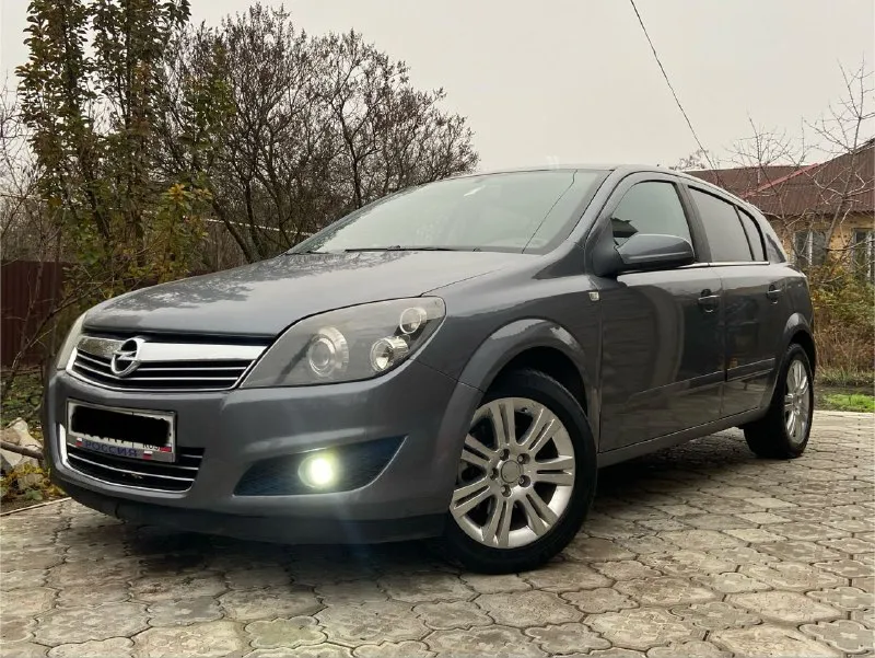 Продам opel astra h ( рестайлинг ) 2007 год выпуска двигатель 1.8 бензин - без нареканий, не дымит, не троит, расхода масла нет ! обычная и надежная механика 5 - ст. по кузову без дефектов, гнили и ржавчины нет ! вин-код читается отлично ( как новый ! ) технически так же без проблем, пробег 200.000 км богатая комплектация : 4 эл. стеклоподъемника, подогрев сидений, климат-контроль ( кондиционер работает ), электропривод зеркал, заводской ксенон, хорошая музыка ( сабвуфер сделан под стелс ), комбинированный салон… полное переоформление цена 545.000₽ реальному покупателю торг у авто ! +79496167396 донецк, кировский район - фотография - 2