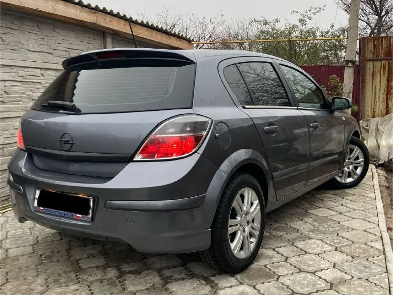 Продам opel astra h ( рестайлинг ) 2007 год выпуска двигатель 1.8 бензин - без нареканий, не дымит, не троит, расхода масла нет ! обычная и надежная механика 5 - ст. по кузову без дефектов, гнили и ржавчины нет ! вин-код читается отлично ( как новый ! ) технически так же без проблем, пробег 200.000 км богатая комплектация : 4 эл. стеклоподъемника, подогрев сидений, климат-контроль ( кондиционер работает ), электропривод зеркал, заводской ксенон, хорошая музыка ( сабвуфер сделан под стелс ), комбинированный салон… полное переоформление цена 545.000₽ реальному покупателю торг у авто ! +79496167396 донецк, кировский район - фотография - 4