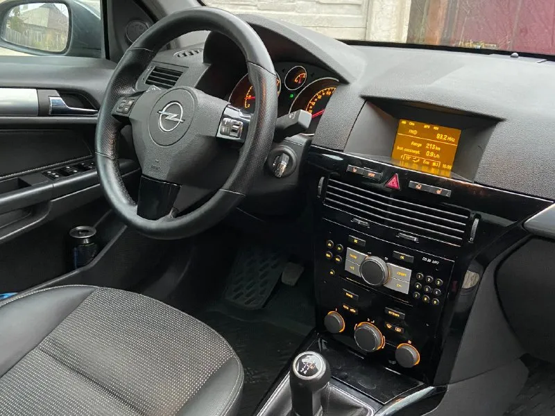 Продам opel astra h ( рестайлинг ) 2007 год выпуска двигатель 1.8 бензин - без нареканий, не дымит, не троит, расхода масла нет ! обычная и надежная механика 5 - ст. по кузову без дефектов, гнили и ржавчины нет ! вин-код читается отлично ( как новый ! ) технически так же без проблем, пробег 200.000 км богатая комплектация : 4 эл. стеклоподъемника, подогрев сидений, климат-контроль ( кондиционер работает ), электропривод зеркал, заводской ксенон, хорошая музыка ( сабвуфер сделан под стелс ), комбинированный салон… полное переоформление цена 545.000₽ реальному покупателю торг у авто ! +79496167396 донецк, кировский район - фотография - 6