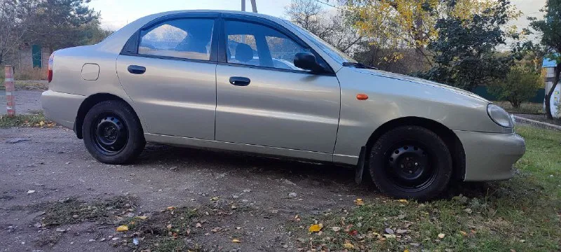 Продам chevrolet lanos 2008год, 1.5 бензин, механика пробег 230.000 км. комплектация: кондиционер, центральный замок, электро стеклоподъемники, airbag, гидроусилитель руля, все работает штатно. в хорошем состоянии, кузов без гнили. технически в порядке. за авто не стыдно. осмотр г. енакиево цена: 330.000₽ аргументированный торг у машины. тел. +79494369879 - фотография - 2