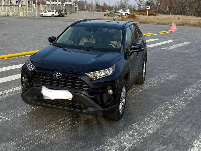 Продается toyota raw4, xle premium, 2,5 (203 л. с) 2021г. , пробег 25тыс, собственник, привезена из... - фотография