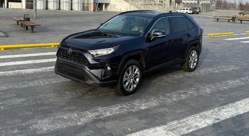 Продается toyota raw4, xle premium, 2,5 (203 л. с) 2021г. , пробег 25тыс, собственник, привезена из оаэ и растаможена в 2023г. собственник по рф один. шумоизоляция (кроме потолка). минус- отсутствуют подушки безопасности, цена 3,9млн. телеграмм: +79494351235 - фотография - 2