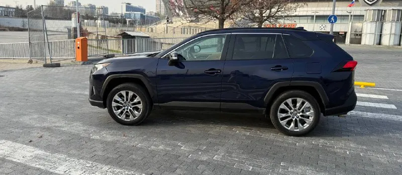 Продается toyota raw4, xle premium, 2,5 (203 л. с) 2021г. , пробег 25тыс, собственник, привезена из оаэ и растаможена в 2023г. собственник по рф один. шумоизоляция (кроме потолка). минус- отсутствуют подушки безопасности, цена 3,9млн. телеграмм: +79494351235 - фотография - 4