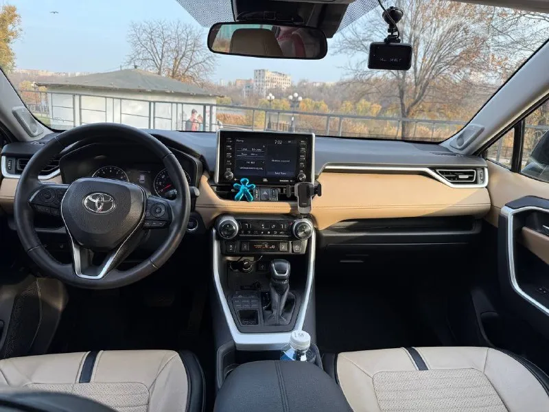 Продается toyota raw4, xle premium, 2,5 (203 л. с) 2021г. , пробег 25тыс, собственник, привезена из оаэ и растаможена в 2023г. собственник по рф один. шумоизоляция (кроме потолка). минус- отсутствуют подушки безопасности, цена 3,9млн. телеграмм: +79494351235 - фотография - 6