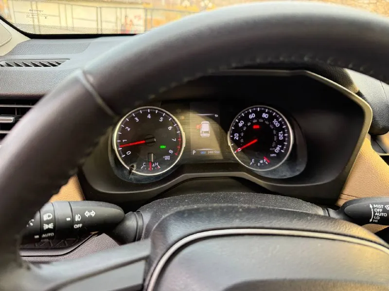 Продается toyota raw4, xle premium, 2,5 (203 л. с) 2021г. , пробег 25тыс, собственник, привезена из оаэ и растаможена в 2023г. собственник по рф один. шумоизоляция (кроме потолка). минус- отсутствуют подушки безопасности, цена 3,9млн. телеграмм: +79494351235 - фотография - 8