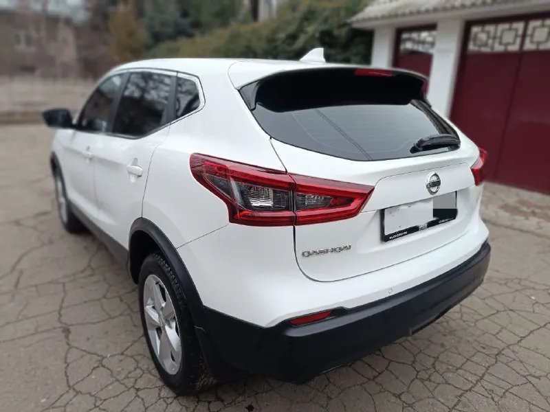 Nissan qashqai 2.0 cvt 2wd 2019 года выпуска пробег 106 тыс км продаю свой личный автомобиль в идеальном состоянии, вложений не требует, комплектация с подогревами стекол сидений зеркал и многое другое, датчики света дождя, система стабилизации, система курсовой устойчивости, круиз контроль и многое другое. ... .. в общем автомобиль достойный и будет ещё долго радовать нового владельца! автомобиль находиться в днр цена: 1.670.000 ₽ тел: +7(977)3747936 - фотография - 4