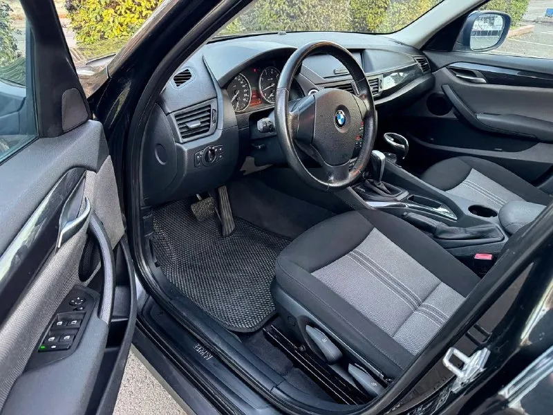 Bmw x1 2.0 авт. ,2012 года выпуска с родным оригинальным пробегом 126 тысяч км. в очень достойном состоянии 👍 не бита не крашена кроме переднего бампера 100% любые проверки ! салон как новый, техника вся в идеале на 5+ птс оригинал! возможно оформление в кредит. возможен обмен. более детальная информация по телефону. цена - 1.350.000 р. +79493890604 - фотография - 7