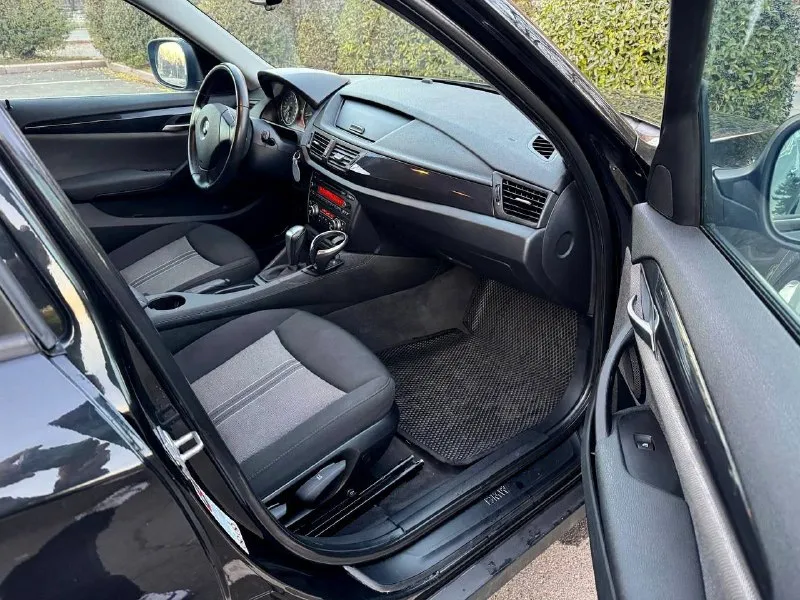 Bmw x1 2.0 авт. ,2012 года выпуска с родным оригинальным пробегом 126 тысяч км. в очень достойном состоянии 👍 не бита не крашена кроме переднего бампера 100% любые проверки ! салон как новый, техника вся в идеале на 5+ птс оригинал! возможно оформление в кредит. возможен обмен. более детальная информация по телефону. цена - 1.350.000 р. +79493890604 - фотография - 9