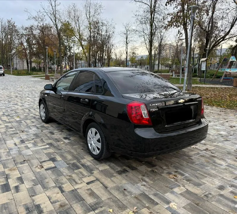 Продам chevrolet lacetti конец 2008 года куплено в 2009-м 1.6 механика пробег 151000 тыс родной, автомобиль в родной краске за исключением переднего левого крыла все стекло родные включай лобовое техническая часть в идеальном состоянии полностью все обслужено имеются заказ наряды! салон в идеальном состоянии никогда никто не курил комплектация с климатом задний парктроник четыре стеклоподъемника два комплекта ключей повторюсь машина в идеальном состоянии такую lacetti не часто встретишь осмотр город мариуполь цена 715000тыс по всем вопросам звоните +79497195733 - фотография - 4