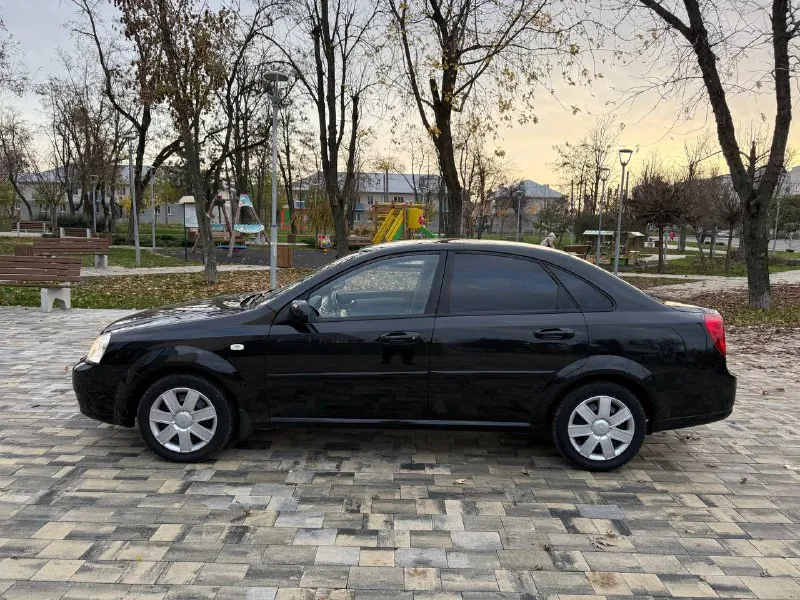 Продам chevrolet lacetti конец 2008 года куплено в 2009-м 1.6 механика пробег 151000 тыс родной, автомобиль в родной краске за исключением переднего левого крыла все стекло родные включай лобовое техническая часть в идеальном состоянии полностью все обслужено имеются заказ наряды! салон в идеальном состоянии никогда никто не курил комплектация с климатом задний парктроник четыре стеклоподъемника два комплекта ключей повторюсь машина в идеальном состоянии такую lacetti не часто встретишь осмотр город мариуполь цена 715000тыс по всем вопросам звоните +79497195733 - фотография - 8