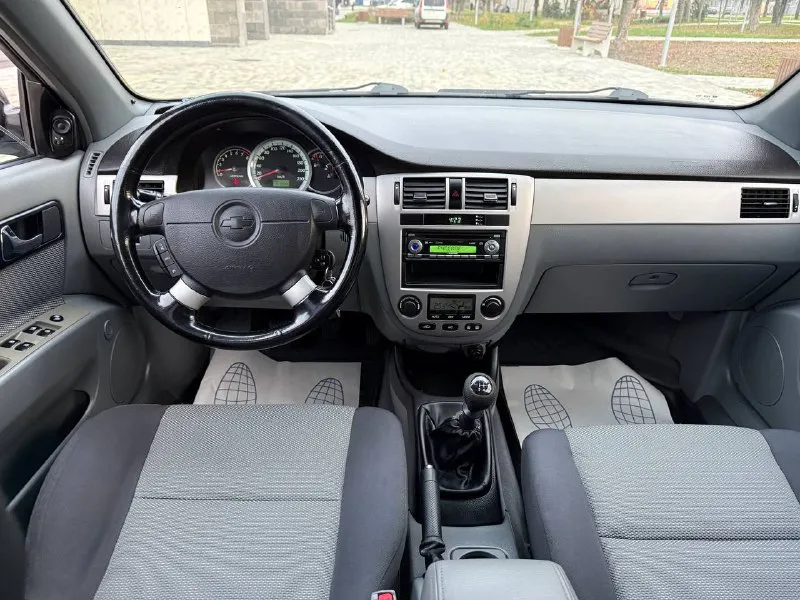 Продам chevrolet lacetti конец 2008 года куплено в 2009-м 1.6 механика пробег 151000 тыс родной, автомобиль в родной краске за исключением переднего левого крыла все стекло родные включай лобовое техническая часть в идеальном состоянии полностью все обслужено имеются заказ наряды! салон в идеальном состоянии никогда никто не курил комплектация с климатом задний парктроник четыре стеклоподъемника два комплекта ключей повторюсь машина в идеальном состоянии такую lacetti не часто встретишь осмотр город мариуполь цена 715000тыс по всем вопросам звоните +79497195733 - фотография - 9