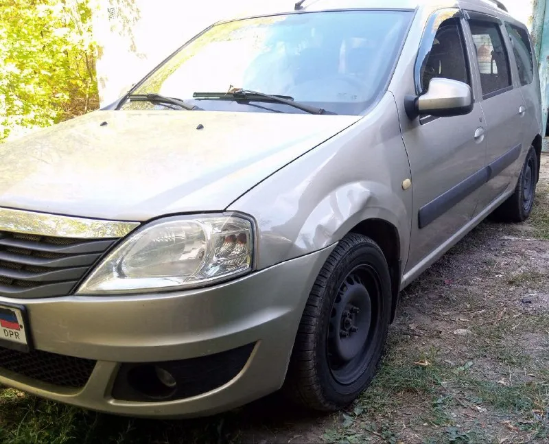 Dacia logan mcv 2009 г. в. 7 мест. (та же лада ларгус. ) газ/бензин. пробег 250000т. двигатель 16кл. рено k4m. состояние для своих лет нормальное. замена грм произведена 2000km назад. автомобиль личный (владелец с 2021г), езжу каждый день. цена 600000т. р. торг у капота. переоформление. макеевка +79493936100 - фотография - 6
