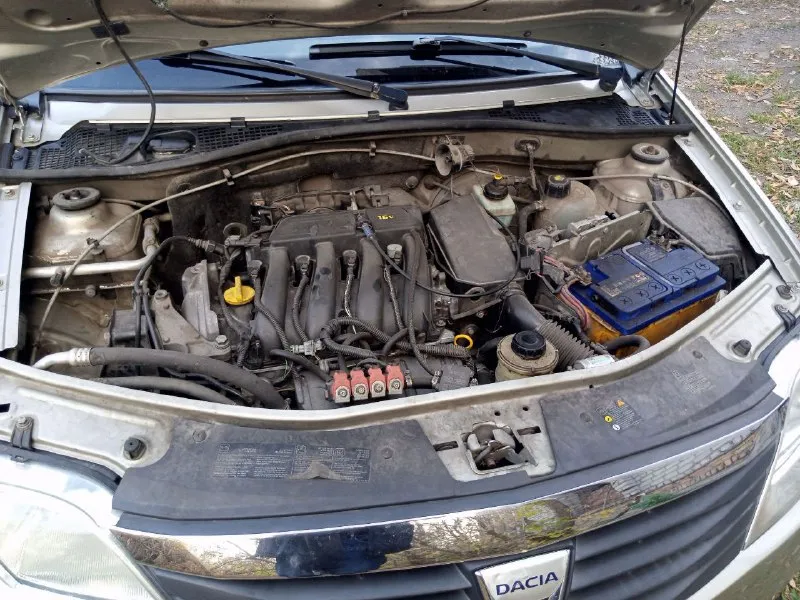 Dacia logan mcv 2009 г. в. 7 мест. (та же лада ларгус. ) газ/бензин. пробег 250000т. двигатель 16кл. рено k4m. состояние для своих лет нормальное. замена грм произведена 2000km назад. автомобиль личный (владелец с 2021г), езжу каждый день. цена 600000т. р. торг у капота. переоформление. макеевка +79493936100 - фотография - 7