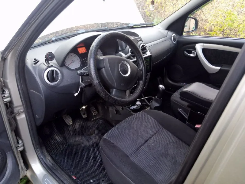 Dacia logan mcv 2009 г. в. 7 мест. (та же лада ларгус. ) газ/бензин. пробег 250000т. двигатель 16кл. рено k4m. состояние для своих лет нормальное. замена грм произведена 2000km назад. автомобиль личный (владелец с 2021г), езжу каждый день. цена 600000т. р. торг у капота. переоформление. макеевка +79493936100 - фотография - 8