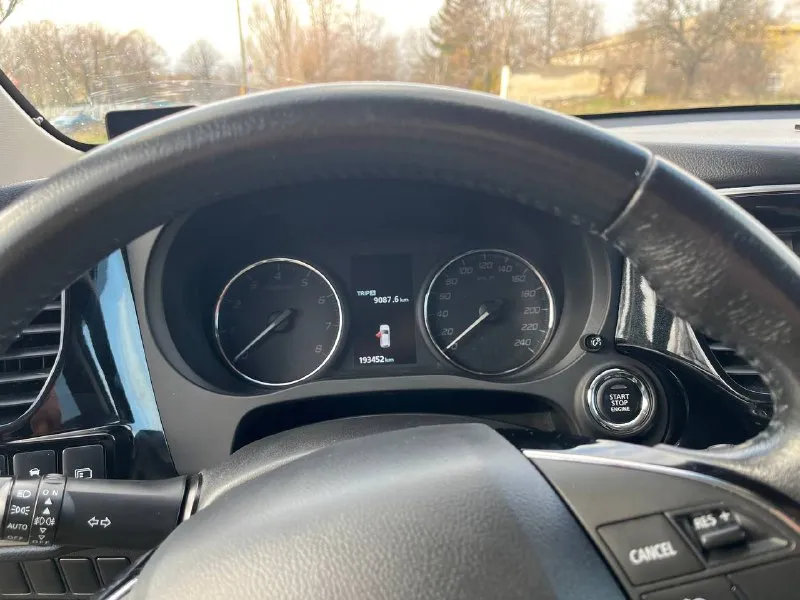 В продаже митсубиси аутлендер 2017г. в. 2.0л вариатор 4wd. продажа от собственника. техническое и внешнее состояние на отлично, обслужен. кузов ровный без окрасов, зеленая автотека, юридически чист и без залогов (документы на руках), на российском учете, куплен у дилера. по комплектации есть все для комфортной езды. цена 1920000, торг уместен у автомобиля и в разумном отношении. дополнительная информация по тел:+79490371318 - фотография - 2