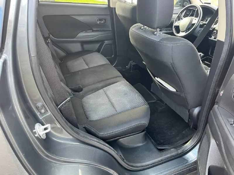 В продаже митсубиси аутлендер 2017г. в. 2.0л вариатор 4wd. продажа от собственника. техническое и внешнее состояние на отлично, обслужен. кузов ровный без окрасов, зеленая автотека, юридически чист и без залогов (документы на руках), на российском учете, куплен у дилера. по комплектации есть все для комфортной езды. цена 1920000, торг уместен у автомобиля и в разумном отношении. дополнительная информация по тел:+79490371318 - фотография - 5