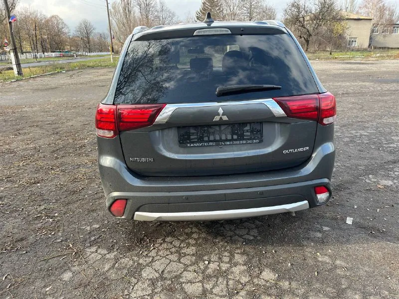 В продаже митсубиси аутлендер 2017г. в. 2.0л вариатор 4wd. продажа от собственника. техническое и внешнее состояние на отлично, обслужен. кузов ровный без окрасов, зеленая автотека, юридически чист и без залогов (документы на руках), на российском учете, куплен у дилера. по комплектации есть все для комфортной езды. цена 1920000, торг уместен у автомобиля и в разумном отношении. дополнительная информация по тел:+79490371318 - фотография - 8