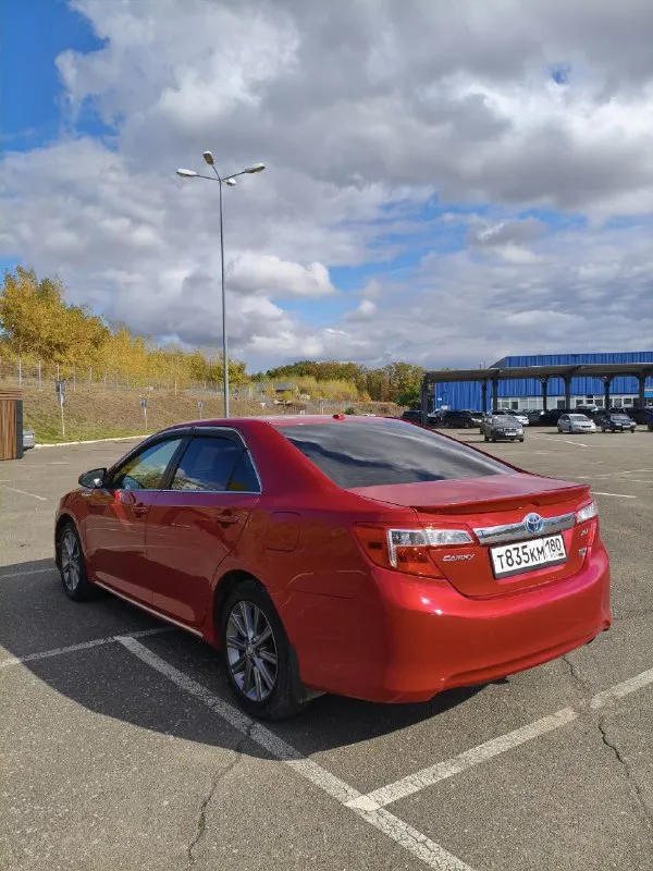 Toyota camry 50 hybrid 2012 год бензиновый, 2.5 hibrid пробег: 91.000 миль комбинированный салон кожа+алькантара электро регулировка сидений комплектация: датчики света, электро регулировка зеркал, климат-контроль, сенсорный монитор с bluetooth, круиз-контроль, мульти руль. цена 1530000р телефон +79493361131 📞 звоните: +7(949)3361131 - фотография - 4