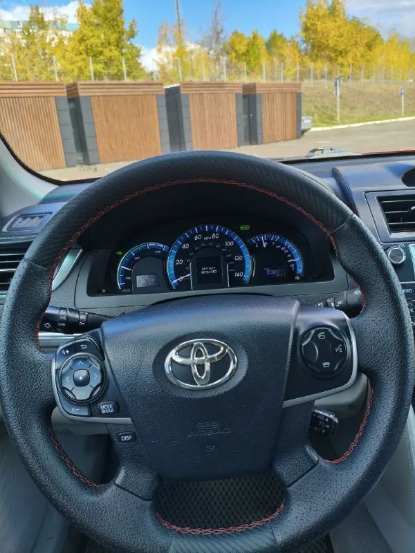 Toyota camry 50 hybrid 2012 год бензиновый, 2.5 hibrid пробег: 91.000 миль комбинированный салон кожа+алькантара электро регулировка сидений комплектация: датчики света, электро регулировка зеркал, климат-контроль, сенсорный монитор с bluetooth, круиз-контроль, мульти руль. цена 1530000р телефон +79493361131 📞 звоните: +7(949)3361131 - фотография - 6