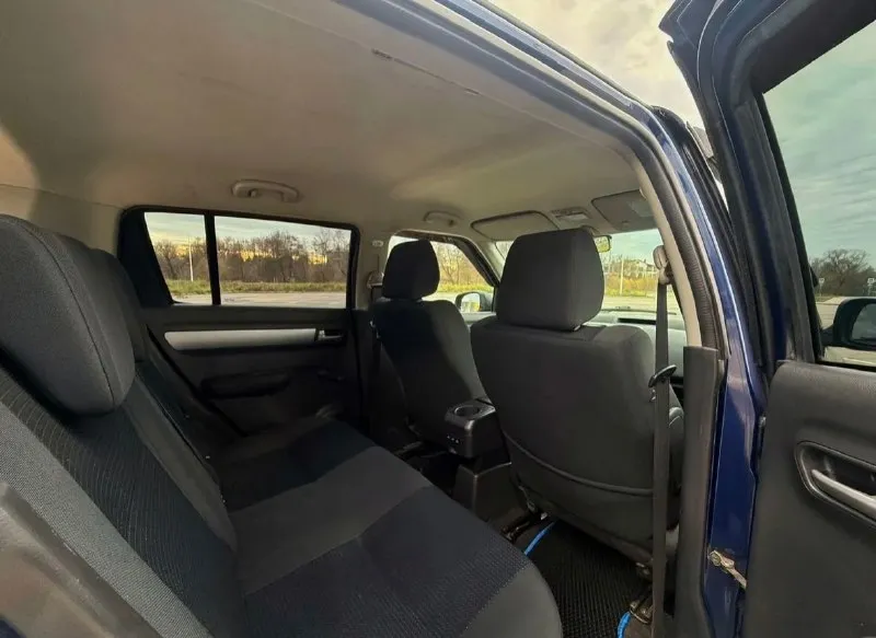 Suzuki swift 5d 1.5 at 2wd gla, 2009 цена: 695000 (торг) тел. для связи/tg: +79598011894 продам suzuki свифт, в хорошем состоянии, гаражное хранение. по документам все чисто. 3 владельца. пробег родной 110000 км. цепной двигатель 1.5. масло не есть вообще. коробка передач - полноценный автомат, а не робот, как на 1.3 ставился. кузов ровный, хороший, остекление заводское, кроме лобового, его меняли в 2022 году из-за трещины. дно и пороги целые, без ржавчины и дыр. двигатель работает хорошо, не дымит, масло не жрет, тяга отличная, масло и все фильтра только заменил. коробка все передачи включает без проблем, во всех режимах работает хорошо. подвеска не гремит, не стучит, хорошо держит дорогу. салон чистый, аккуратный, соответствует пробегу. комплектация: гидроусилитель руля, электрорегулировка зеркал с подогревом, электрокорректор фар, подогрев сидений, кондиционер. стоит хорошая дорогая мультимедиа tayes cc3l с камерой заднего вида. подключена правильно к мультирулю, все 📞 звоните: +7(959)8011894 - фотография - 9