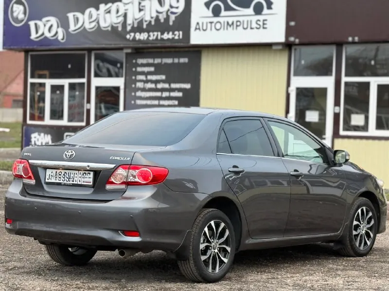 Цена: 1.080.000 торг. toyota corolla 2011г двигатель: 1.6 бензин ⛽️ кпп: полноценный автомат! пробег: 175.000 автомобиль обслужен, вложений не требует! двигатель работает идеально, коробка листает отлично! салон ухожен, не затерт! в салоне не курили! чистая история, 2 владельца. осмотр: донецк номер: +79494999290 ( тг на этом же номере) 📞 звоните: +7(949)4999290 - фотография - 5