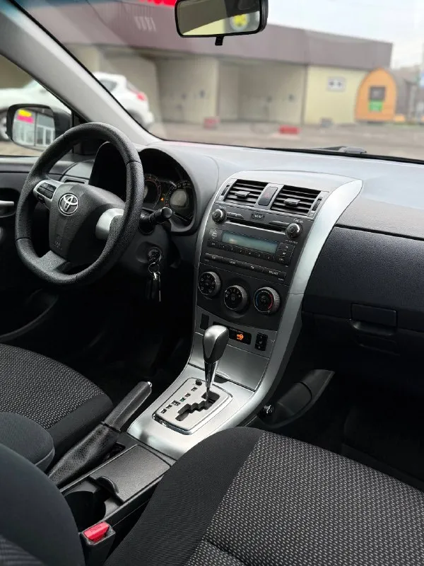Цена: 1.080.000 торг. toyota corolla 2011г двигатель: 1.6 бензин ⛽️ кпп: полноценный автомат! пробег: 175.000 автомобиль обслужен, вложений не требует! двигатель работает идеально, коробка листает отлично! салон ухожен, не затерт! в салоне не курили! чистая история, 2 владельца. осмотр: донецк номер: +79494999290 ( тг на этом же номере) 📞 звоните: +7(949)4999290 - фотография - 6