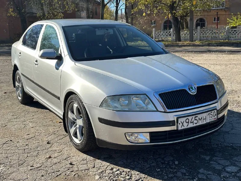 Продам skoda octavia a5 1.6 бензин год выпуска 2005 пробег 187000 тысяч в идеально состоянии без ржавчины, гнили, вмятин, по двигателю всё идеально по коробке всё идеально по комплектации кондиционер бортовой компьютер подогревы сидений и многое другое цена 535 000 +79493943583 - фотография - 2
