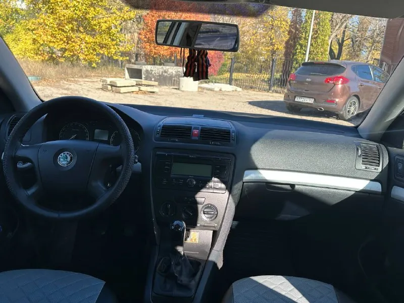 Продам skoda octavia a5 1.6 бензин год выпуска 2005 пробег 187000 тысяч в идеально состоянии без ржавчины, гнили, вмятин, по двигателю всё идеально по коробке всё идеально по комплектации кондиционер бортовой компьютер подогревы сидений и многое другое цена 535 000 +79493943583 - фотография - 6