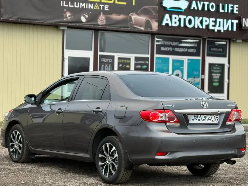 Цена: 1.080.000 торг. toyota corolla 2011г двигатель: 1.6 бензин ⛽️ кпп: полноценный автомат! пробег: 175.000 автомобиль обслужен, вложений не требует! двигатель работает идеально, коробка листает отлично! салон ухожен, не затерт! в салоне не курили! чистая история, 2 владельца. осмотр: донецк номер: +79494999290 ( тг на этом же номере) - фотография - 4