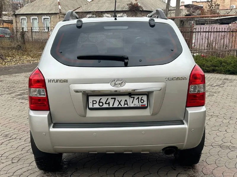 Продам hyundai tucson 2.0 бензин год выпуска 2008 коробка автомат пробег 268000 тысяч пробег родной автомобиль в идеальном состоянии, без вложений, двигатель в идеале, не дымит, не троит, масло не ест, коробка работает идеально, не пинает, не толкает, не греться, по кузову всё идеально, без рыжиков, без дтп, без вмятин, салон чистый ухоженный не прокуренный, два комплекта колес на дисках, цена 980 000 торг остальные вопросы по телефону +79493943583 - фотография - 4