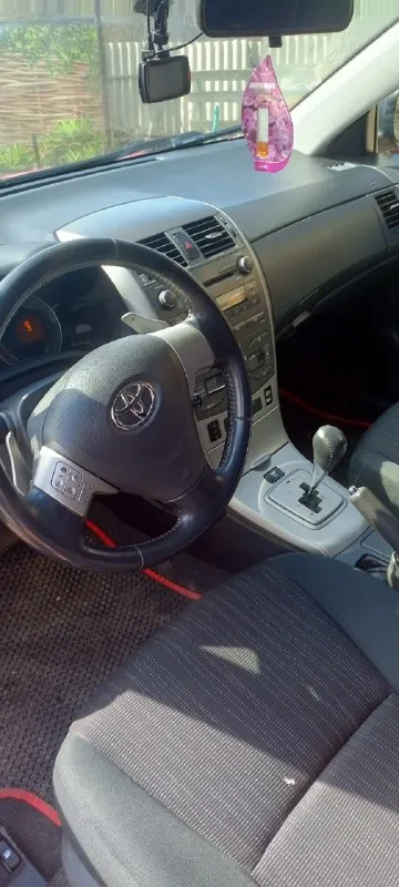 Продам toyota королла!! 2008г, 1,6 автомат. вложений не требует, два комплекта колёс, климат контроль, подогрев сидений и зеркал, камера заднего вида. г горловка, цена 750к +79493697328 📞 звоните: +7(949)3697328 - фотография - 3