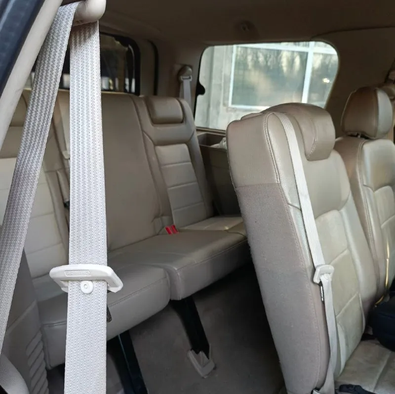 Продам ford expedition второго поколения, 2004 года. 5.4 газ / бензин. коробка -автомат. работает исправно как на газу, так и на бензине. полный привод работает. хорошая зимняя шипованная резина на родных дисках. с машиной отдам комплект - 5 дисков ( что на последнем фото ) без резины. пробег: 232000 км. салон в хорошем состоянии, 3 ряда сидений. продажа только с переоформлением. цена: 1 500 000 (торг уместен). находится в донецке, подробные вопросы по телефону +79493637308. 📞 звоните: +7(949)3637308 - фотография - 8