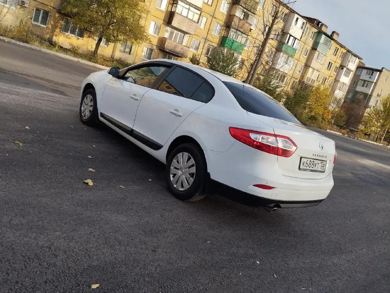 Г. макеевка!!! продам renault fluence 2010г. в, 1.6 16v, двигатель к4м, пробег 190 т. км, автомат/ климат, полностью в родном окрасе. авто обслужен - новый комплект грм с помпой, термостат с прокладкой, антифриз, фазорегулятор, новое масло в акпп, ( давления масла в акпп как в новом авто), все масла и жидкости только оригинал elf. машинка в идеальнейшем внешнем и техническом состоянии, кузов оцинкованный, даже намека на ржу нет, по технике как новая машина, вся обслужена до мелочей, под капотом никаких течей, запотеваний и прочей гадости нет, всё сухо, салон вообще в идеале как будто и никто в нем не ездил, ничего не потерто, не просижено и не поцарапано. по электрике всё работает, комплектация - подогрев сидений, подрулевое управление мультимедией, борт компьютер, 4 эсп, сигнализация с цз, датчики света и дождя, электро зеркала с обогревом, климат, также отличный парктроник с голосовым предупреждением о препятствии перед/зад. стекла все целые, номера вин и номер двигате 📞 звоните: +7(949)6939220 - фотография - 3