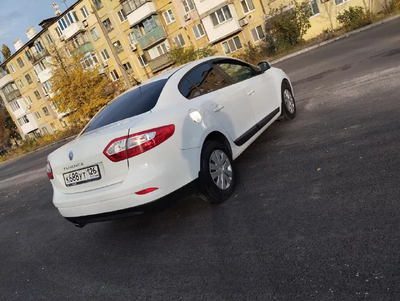 Г. макеевка!!! продам renault fluence 2010г. в, 1.6 16v, двигатель к4м, пробег 190 т. км, автомат/ климат, полностью в родном окрасе. авто обслужен - новый комплект грм с помпой, термостат с прокладкой, антифриз, фазорегулятор, новое масло в акпп, ( давления масла в акпп как в новом авто), все масла и жидкости только оригинал elf. машинка в идеальнейшем внешнем и техническом состоянии, кузов оцинкованный, даже намека на ржу нет, по технике как новая машина, вся обслужена до мелочей, под капотом никаких течей, запотеваний и прочей гадости нет, всё сухо, салон вообще в идеале как будто и никто в нем не ездил, ничего не потерто, не просижено и не поцарапано. по электрике всё работает, комплектация - подогрев сидений, подрулевое управление мультимедией, борт компьютер, 4 эсп, сигнализация с цз, датчики света и дождя, электро зеркала с обогревом, климат, также отличный парктроник с голосовым предупреждением о препятствии перед/зад. стекла все целые, номера вин и номер двигате 📞 звоните: +7(949)6939220 - фотография - 4
