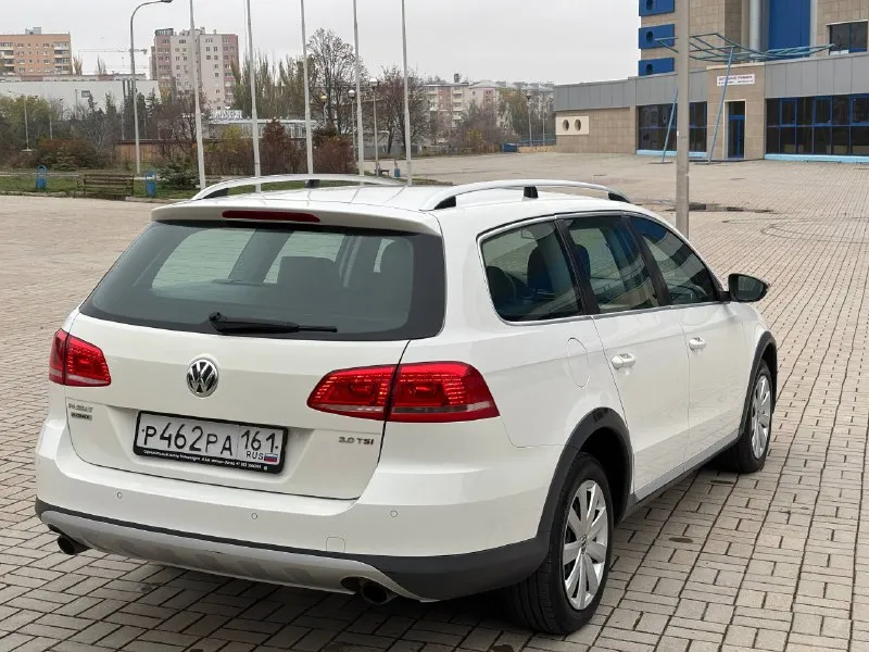 Volkswagen passat, 2012 alltrack 4motion двигатель: 2000cc / 211hp / 155kw tfsi тип коробки передач: nme(6a) пробег 260 000км автомобиль в отличном состоянии! мотор работает тихо без посторонних шумов, масложора нет! коробка работает отлично, не пинает не буксует!(обслуживалась) по ходовой все в порядке! полный привод обслужен автомобиль в максимальной комплектации!вентиляция передних сидений, массаж передних сидений! климат контроль греет холодит! адаптивный свет абсолютно всё работает! очень надёжный комфортный красивый универсал на полном приводе! цена 1 210 000₽ торг остальные вопросы по телефону: +79496361868 телега +380681107552 воцап телега - фотография - 4