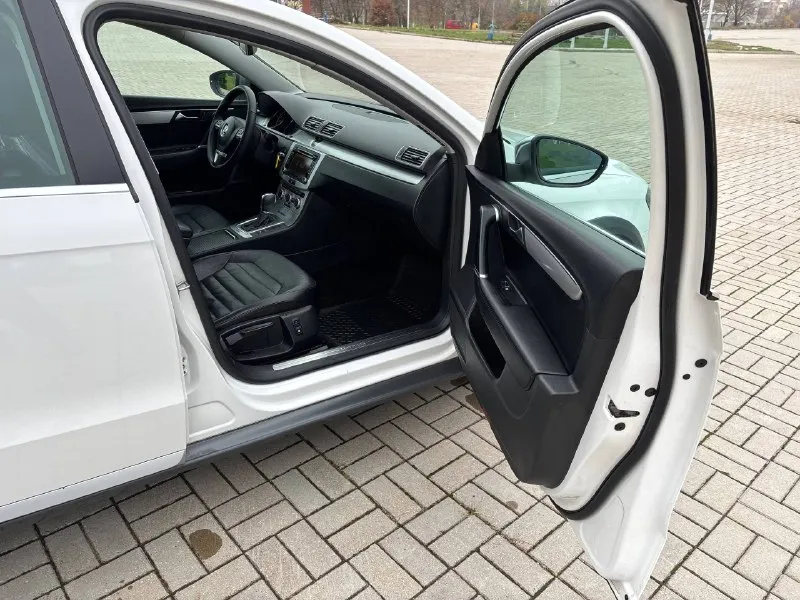 Volkswagen passat, 2012 alltrack 4motion двигатель: 2000cc / 211hp / 155kw tfsi тип коробки передач: nme(6a) пробег 260 000км автомобиль в отличном состоянии! мотор работает тихо без посторонних шумов, масложора нет! коробка работает отлично, не пинает не буксует!(обслуживалась) по ходовой все в порядке! полный привод обслужен автомобиль в максимальной комплектации!вентиляция передних сидений, массаж передних сидений! климат контроль греет холодит! адаптивный свет абсолютно всё работает! очень надёжный комфортный красивый универсал на полном приводе! цена 1 210 000₽ торг остальные вопросы по телефону: +79496361868 телега +380681107552 воцап телега - фотография - 8