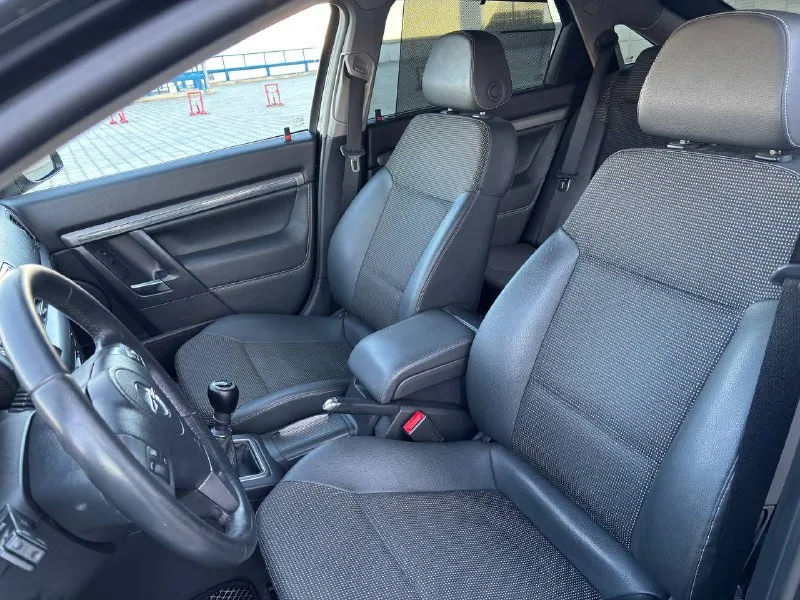 Opel vectra 2.0turbo 6-speed 2007 год выпуска автомобиль в хорошем состоянии в очень хорошей комплектации оригинальный пробег 199 000км весь автомобиль в заводском окрасе, все стёкла заводские! двигатель не дымит, масложора нет, динамика очень впечатляет! салон красивый ухоженный цена: 650 000₽торг остальные вопросы по телефону: +79496361868 телеграмм +380681107552 воцап телеграмм - фотография - 10